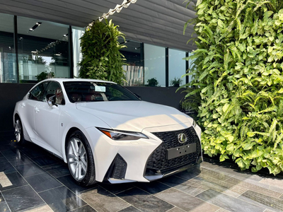 Khám phá Lexus IS 300 F SPORT 2024, lựa chọn xe sang thể thao mới