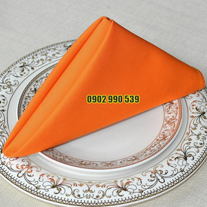 Khăn ăn nhà hàng khách sạn màu cam.