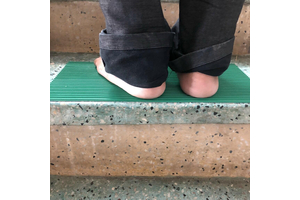 THẢM NHỰA GÂN SỌC