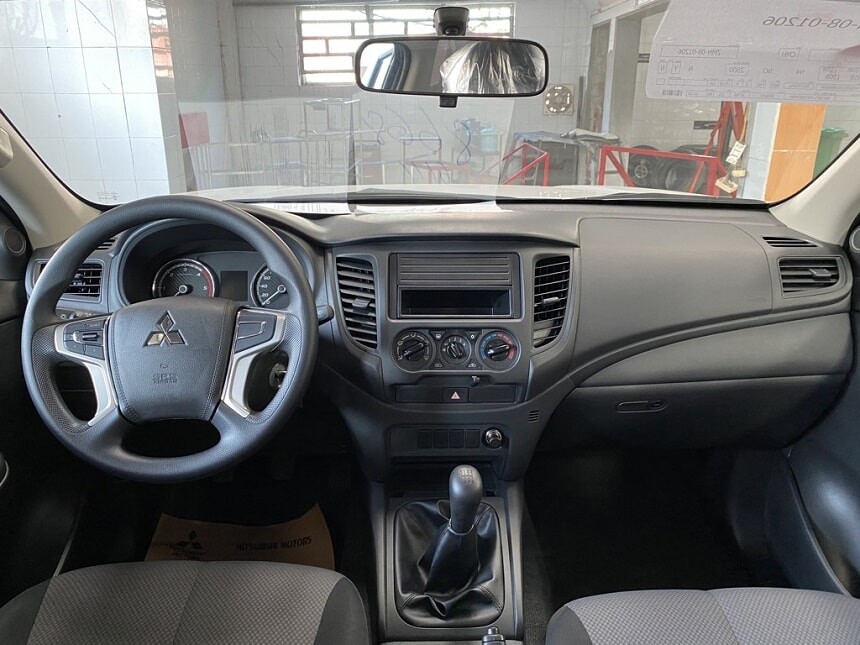 Giá lăn bánh Mitsubishi Triton 2.4 MT số sàn tại Nghệ An