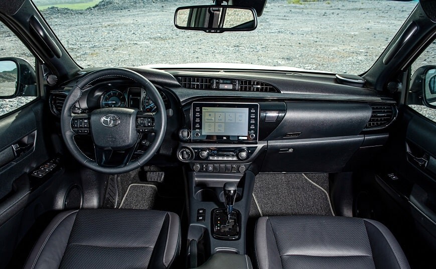 Khoang cabin xe Toyota Hilux bản 2.4 G 2 cầu