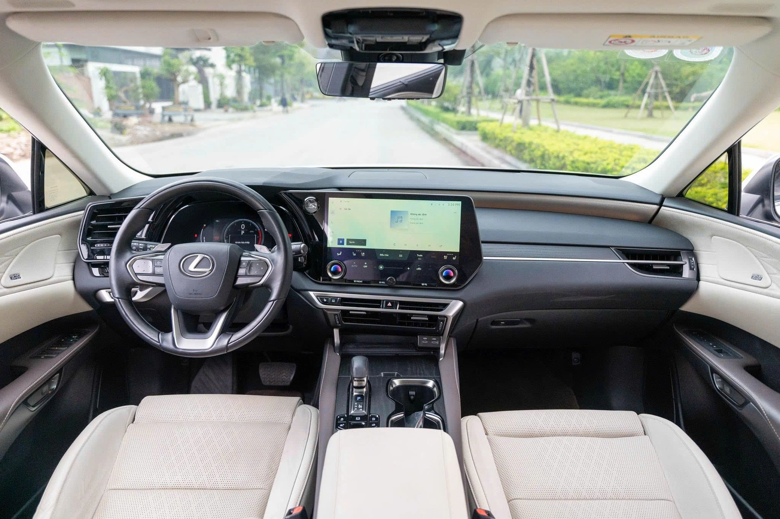 khoang lái Lexus RX 350h Luxury