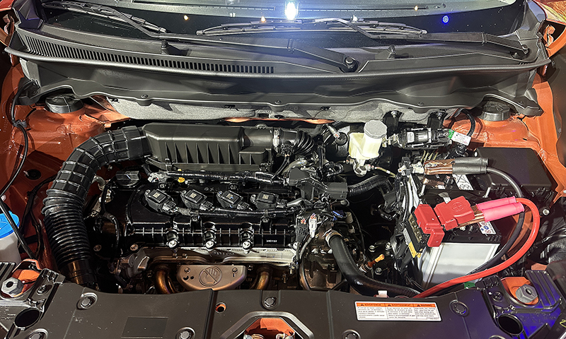 Khoang Động Cơ xe Suzuki XL7 Hybrid Màu Cam Nóc Đen