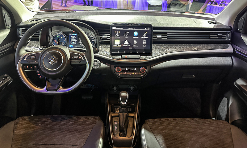 Khoang Nội Thất Xe Suzuki XL7 Hybrid Màu Cam Nóc Đen