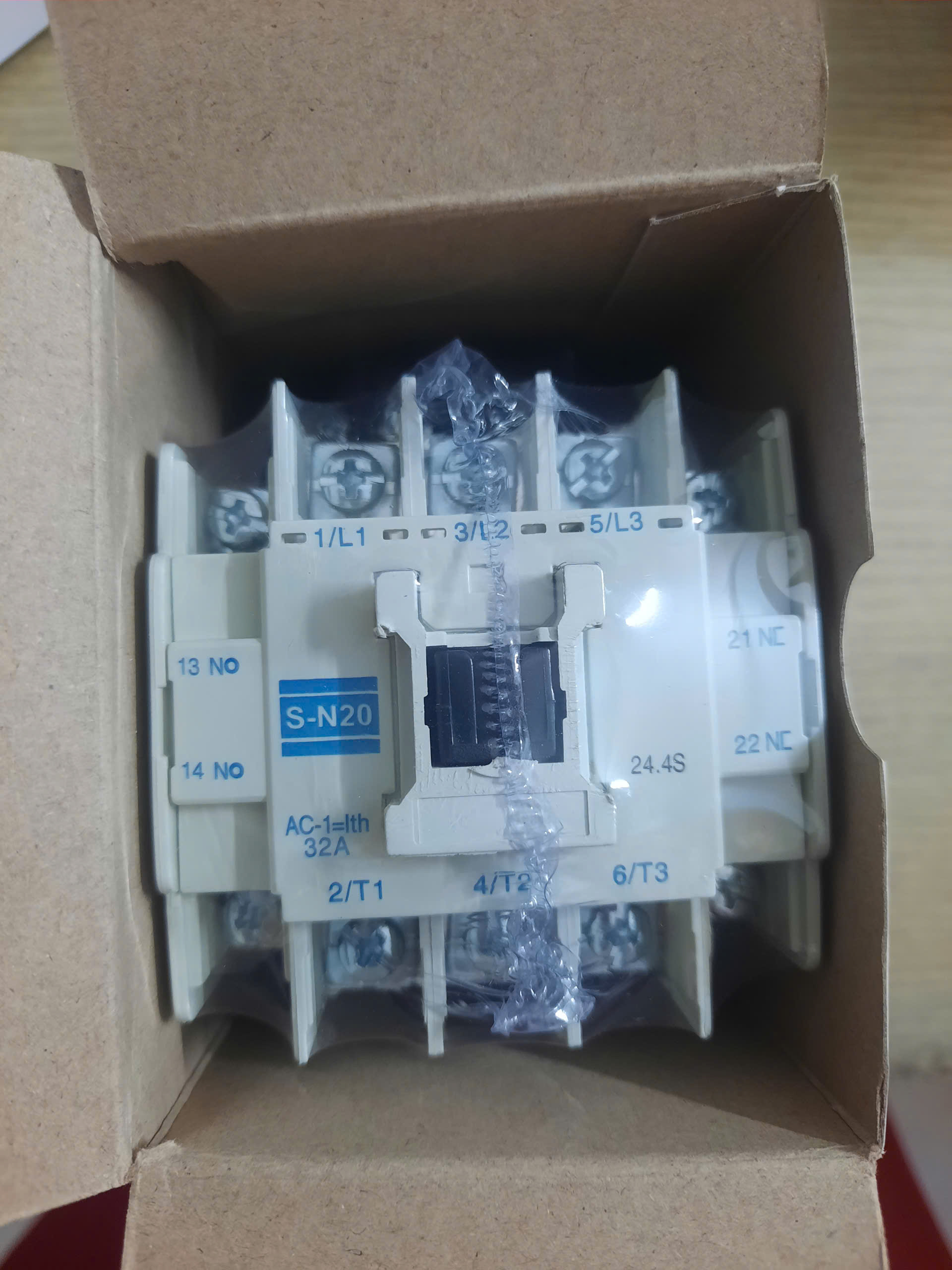 KHỞI ĐỘNG TỪ MITSUBISHI 20A MỚI