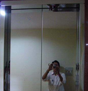 Khung bản hẹp : Inox Gương - Cánh cửa tầng : Inox Gương