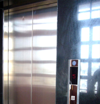 Khung bản hẹp: inox Sọc nhuyễn - Cánh cửa: inox Sọc nhuyễn
