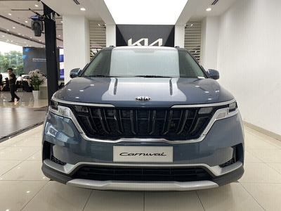 KIA Carnival 2.2D Luxury 8 chỗ