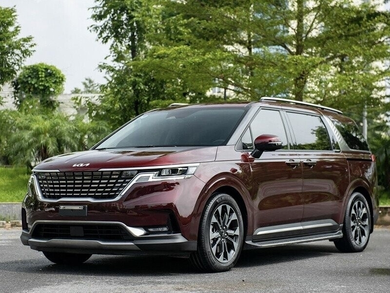 KIA Carnival 2.2D Premium 8 chỗ