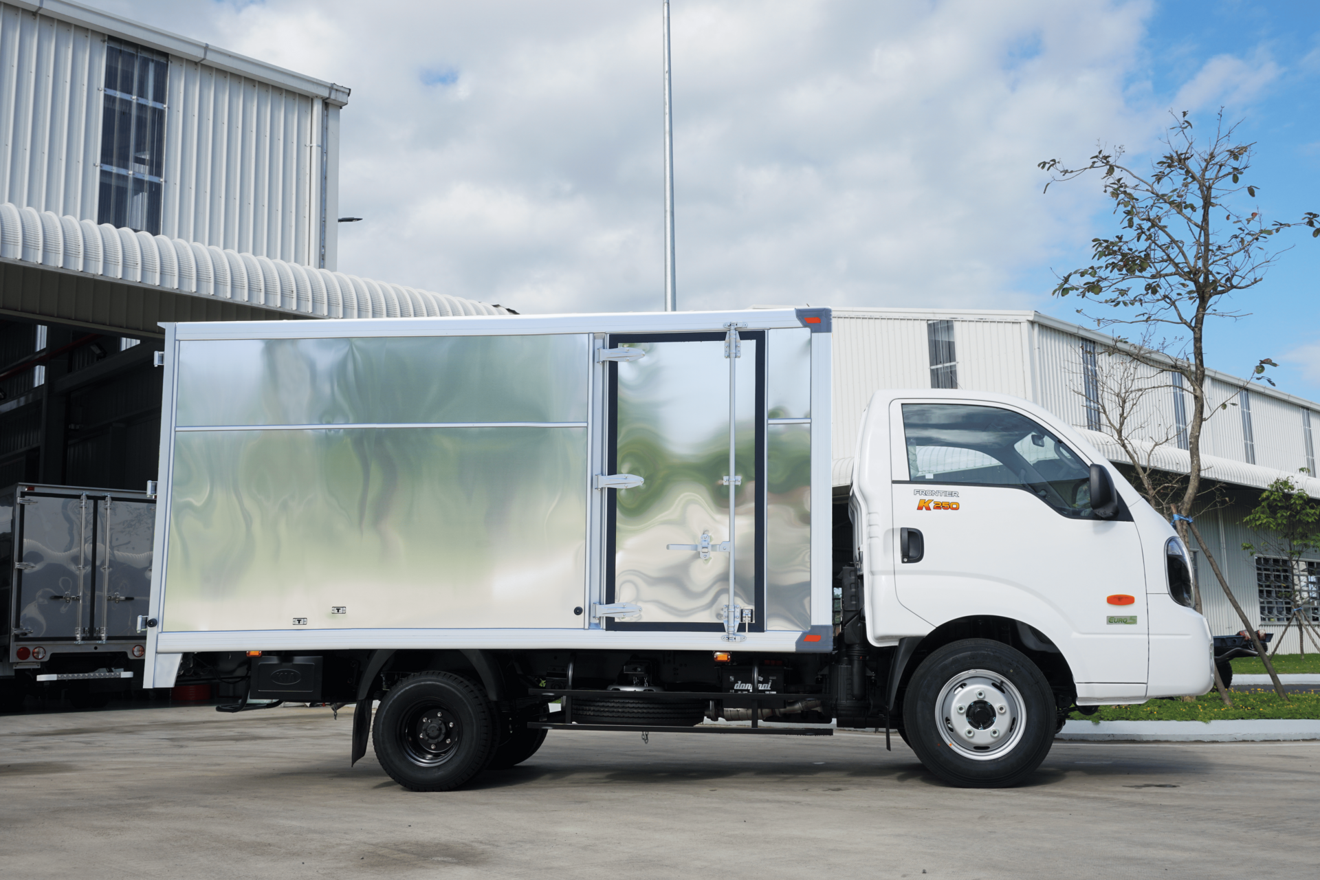 KIA K250 - Thùng kín - tải 2490kg