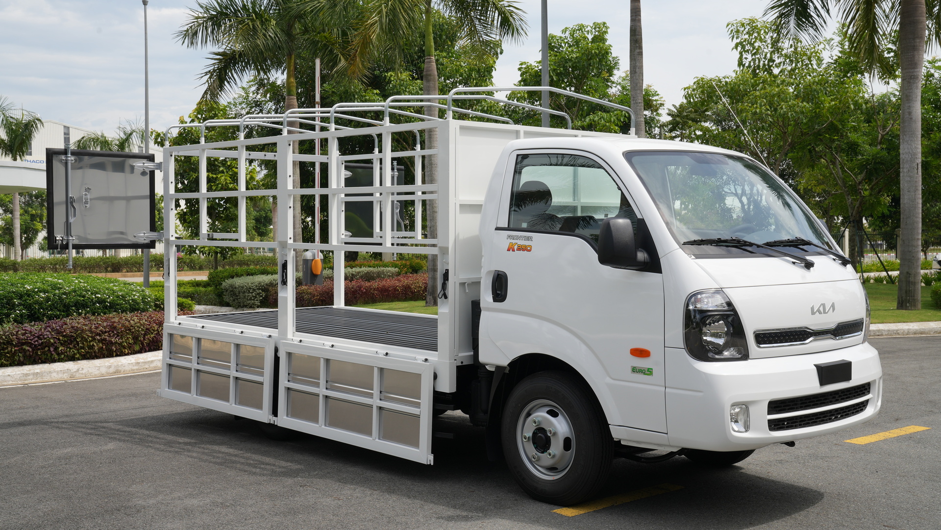 KIA K250 - Thùng mui bạt 5 bửng - tải 2490kg