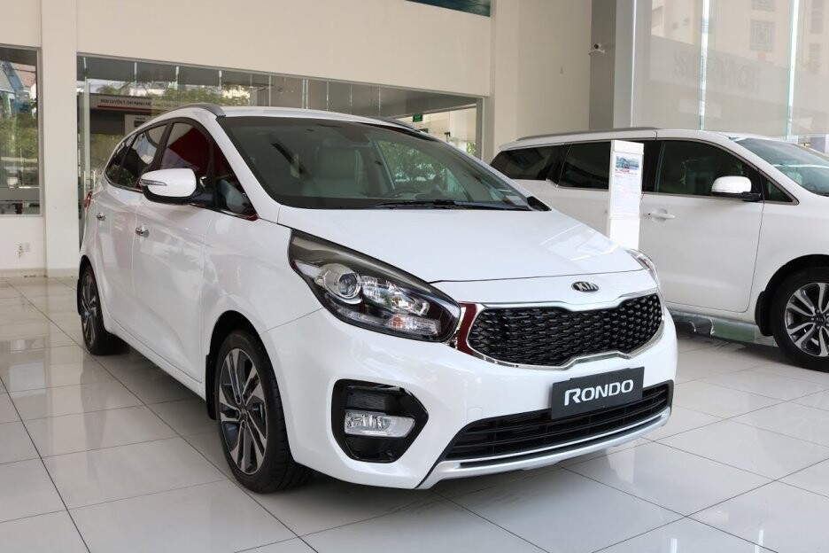 KIA Rondo 2.0 GAT Deluxe