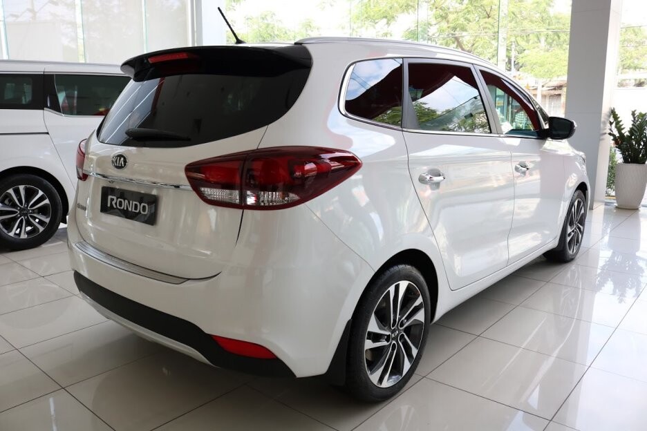 KIA Rondo 2.0 GAT Deluxe