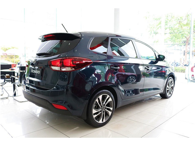 KIA Rondo Standard MT