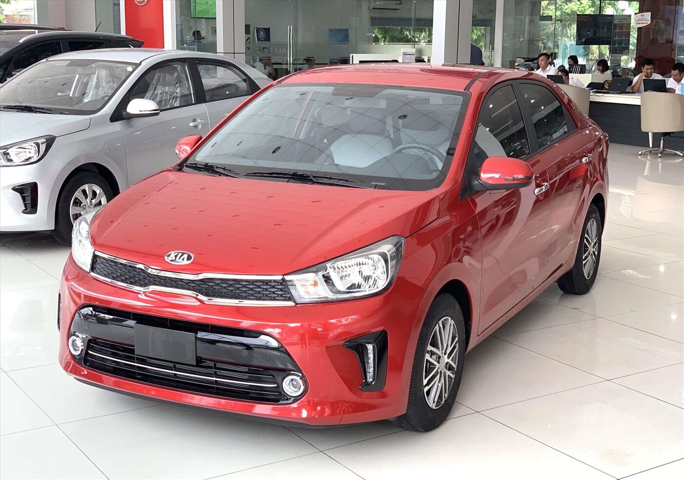 Kia Soluto AT Deluxe: Thông tin chi tiết phiên bản, đánh giá, ưu đãi bán hàng trong tháng