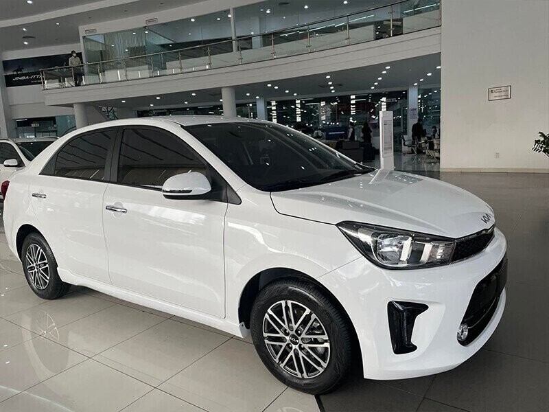 KIA Soluto MT