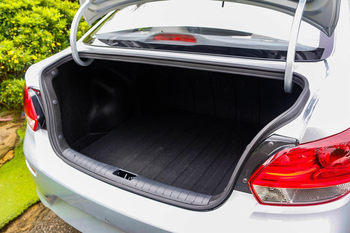 KIA Soluto MT Deluxe 1.4L - Hình 6