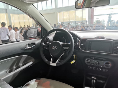 KIA Soluto AT Deluxe