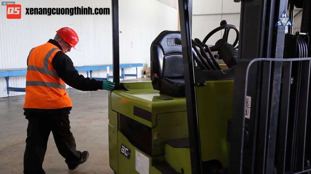 Kiểm tra tổng thể ngoại quan xe nâng