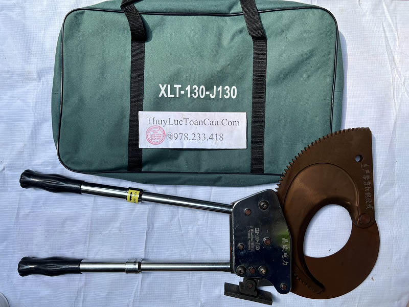 Kìm cắt cáp kiểu nhông J130 - Hình ảnh thực sản phẩm ở trạng thái tay cắt kéo dài.