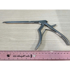 Kìm gặm xương phẫu thuật cột sống Ferris-Smith-Kerrison hướng xuống 1mm, 18cm Hilbro 30.0532.01