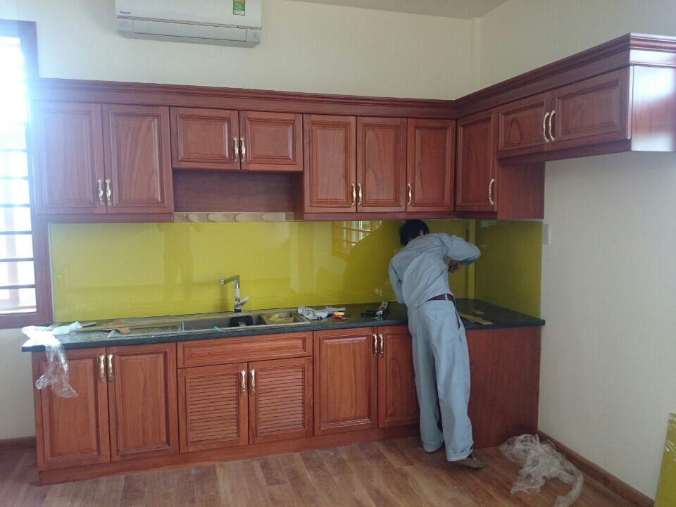 🔖 KÍNH ỐP BẾP CƯỜNG LỰC CITYBUILDING | BÁO GIÁ THI CÔNG KÍNH MÀU ỐP BẾP CAO CẤP – NHÀ MÁY 4000M²