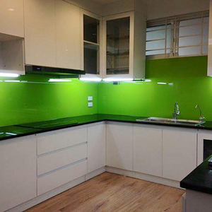 Kính màu ốp bếp màu xanh