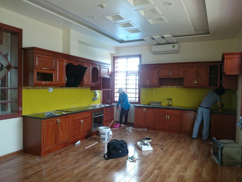 Thi công lắp đặt kính màu ốp bếp tại Quận Tân Phú, Tp HCM