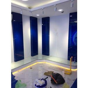 Kính màu ốp trang trí