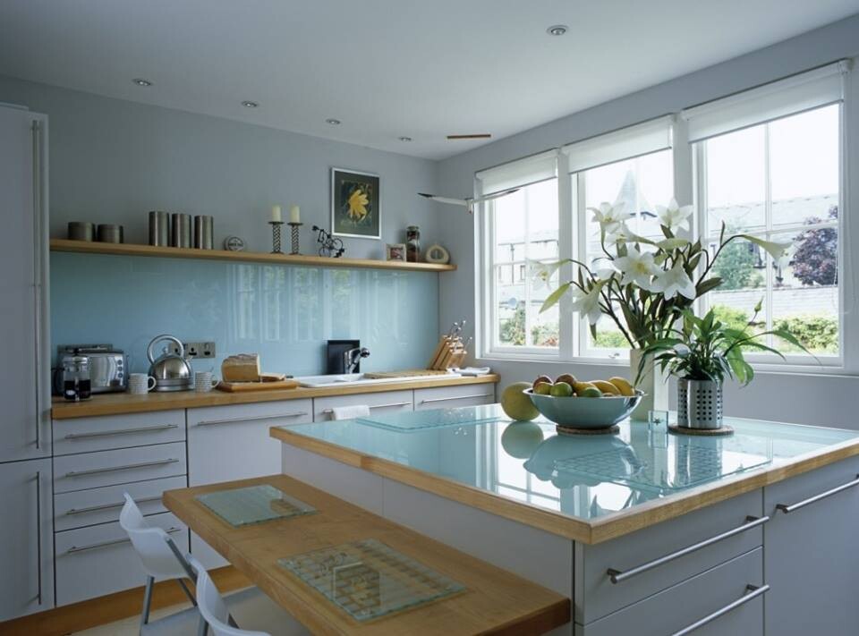 Kính ốp bếp giúp tăng tính thẩm mỹ cho căn nhà của bạn. Tạo không gian sạch sẽ và sang trọng bằng cách sử dụng kính ốp bếp chất lượng cao. Hãy xem hình liên quan để khám phá các giải pháp kính ốp bếp mới nhất và đẹp nhất!