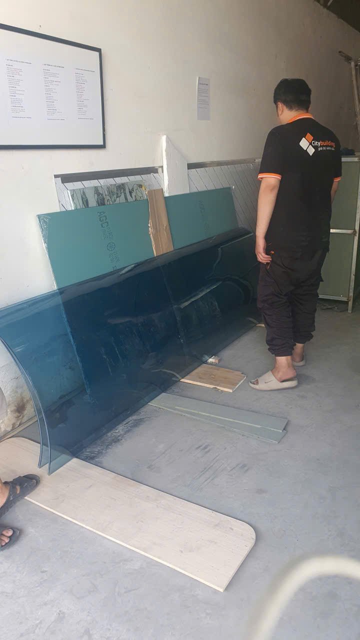 KÍNH UỐN CONG GHÉP PHIM XANH BIỂN – HÌNH ẢNH SẢN PHẨM THỰC TẾ
