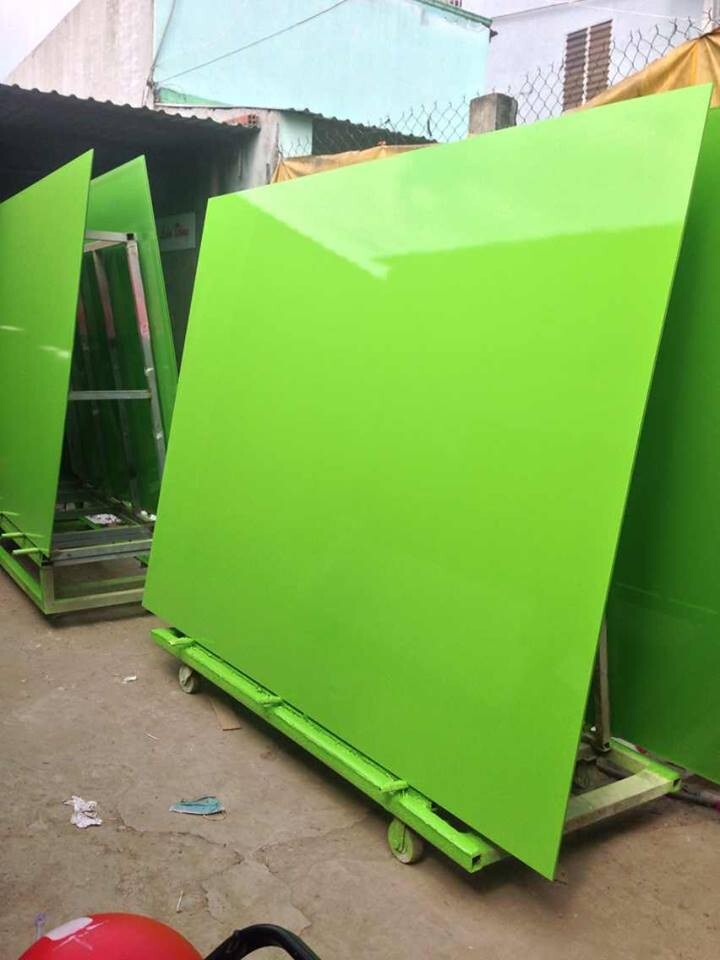 Kính ốp bếp màu xanh