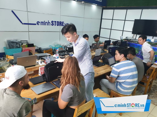 laptop-cu-quan-cam-le-da-nang