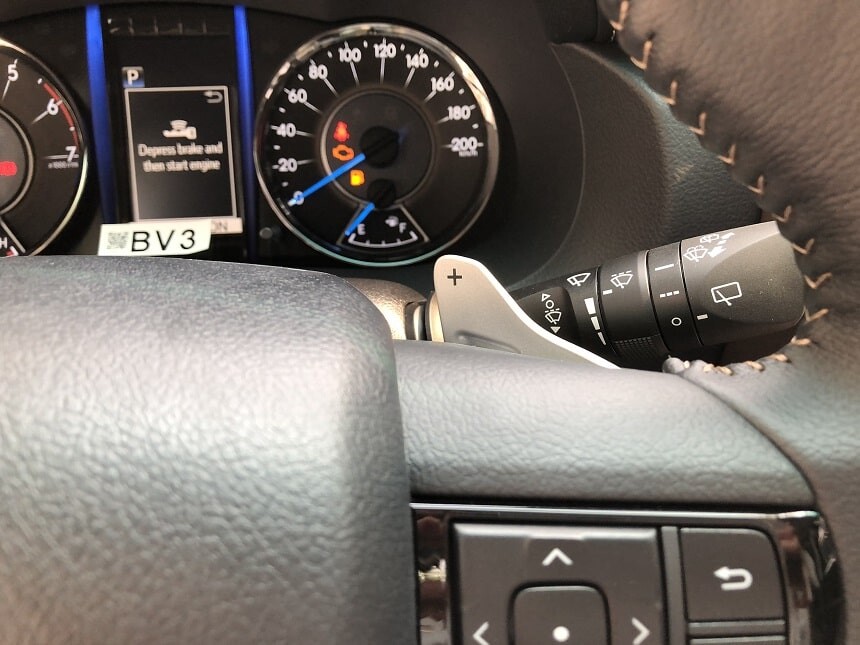Lẫy chuyển số sau vô lăng của Fortuner 2.7 V