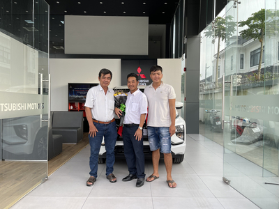 Lễ bàn giao xe khách hàng Đinh Ngọc Lành đến từ Vĩnh Thuận