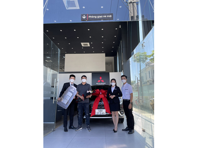 Lễ bàn giao xe khách hàng Trần Thanh Tiến