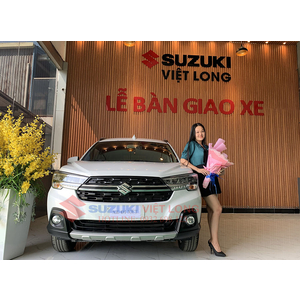 Lễ bàn giao xe Suzuki XL7 màu trắng cho khách hàng ở tỉnh Bến Tre