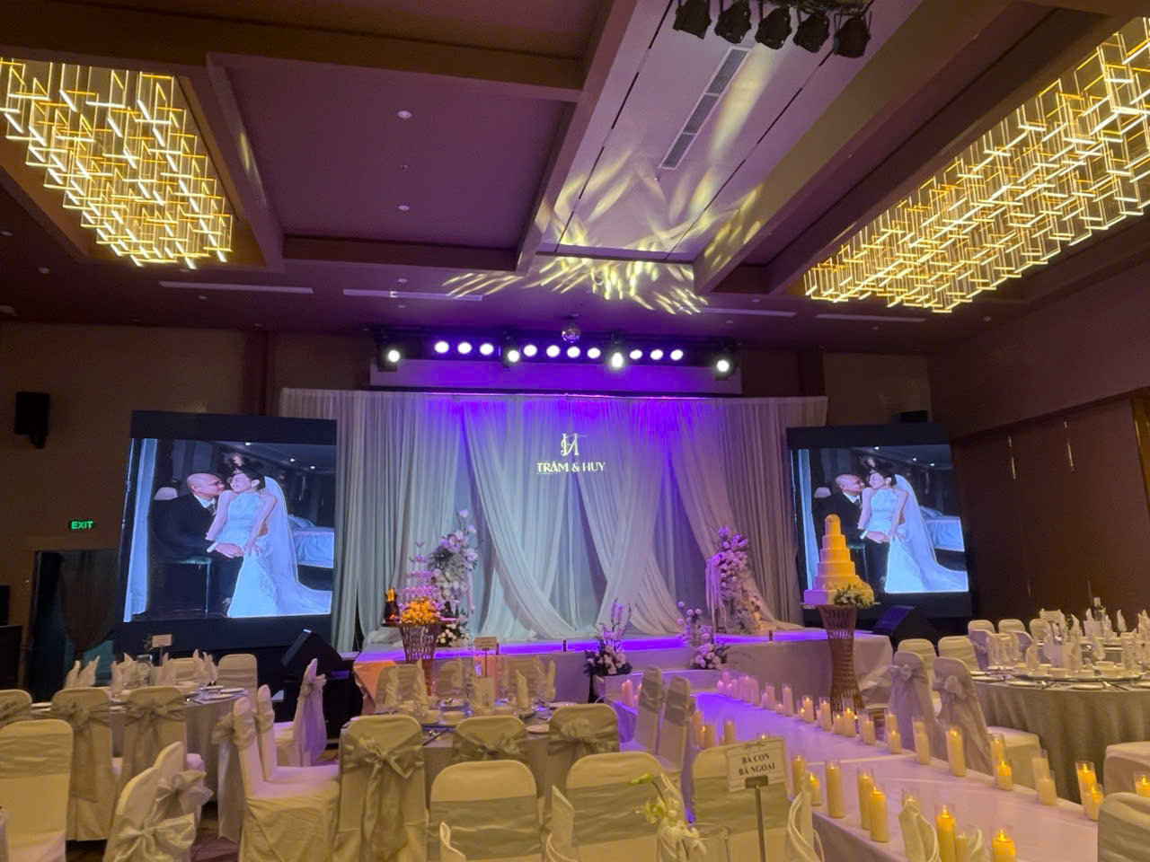 Nơi cho thuê màn hình led cho đàm cưới tại nhà ở tp hcm, màn hình led sân khấu cưới