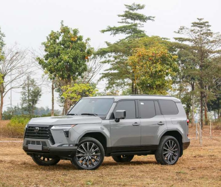Lexus GX 550 màu Xám Titanium Carbide Gay (1L8)