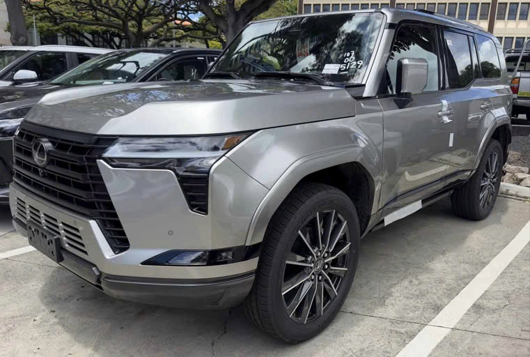 Lexus GX màu bạc Sonic Titamium (1J7)