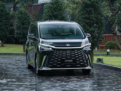 Lexus LM 500h (4 Chỗ)