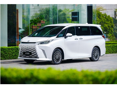 Lexus LM500h (6 Chỗ)