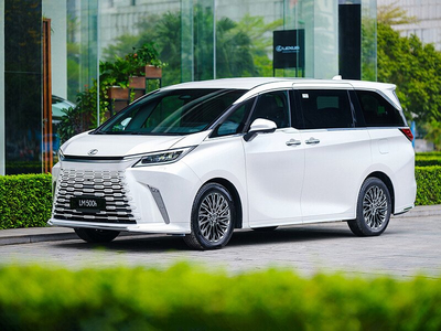 Lexus LM 500h (6 Chỗ)