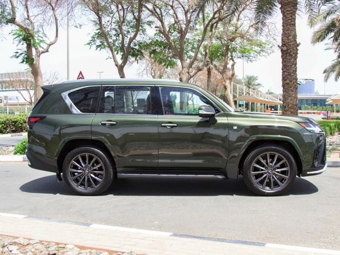 Lexus LX 600 F Sport màu xanh Terrane Khaiki (6X4)