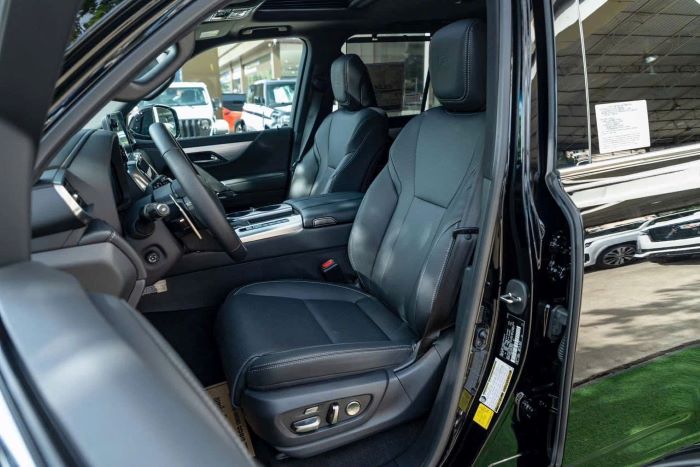 Lexus LX 600 Urban nội thất màu đen