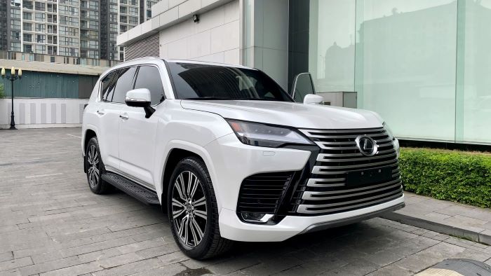Lexus LX 600 Urban màu Trắng Sonic Quartz (085)