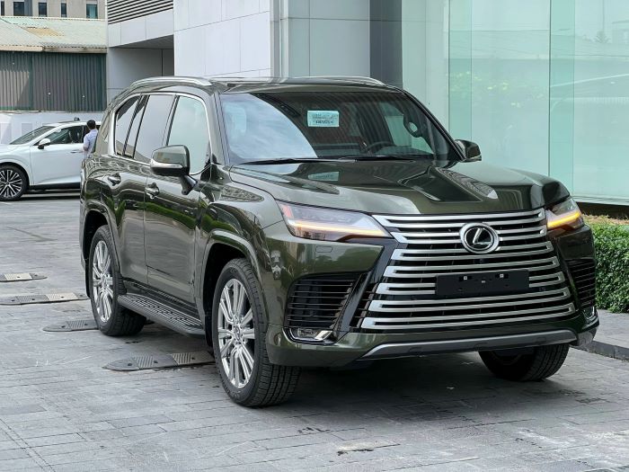 Lexus LX 600 Urban màu Xanh Terrane Khaki (6X4)