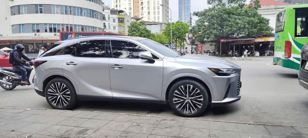 Lexus RX 350h Premium màu bạc Sonic Iridium (1L2)
