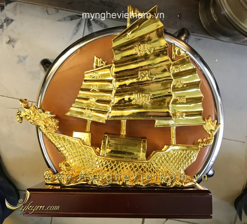 Thuyền buồm quà tặng phong thủy mạ vàng cao 28cm