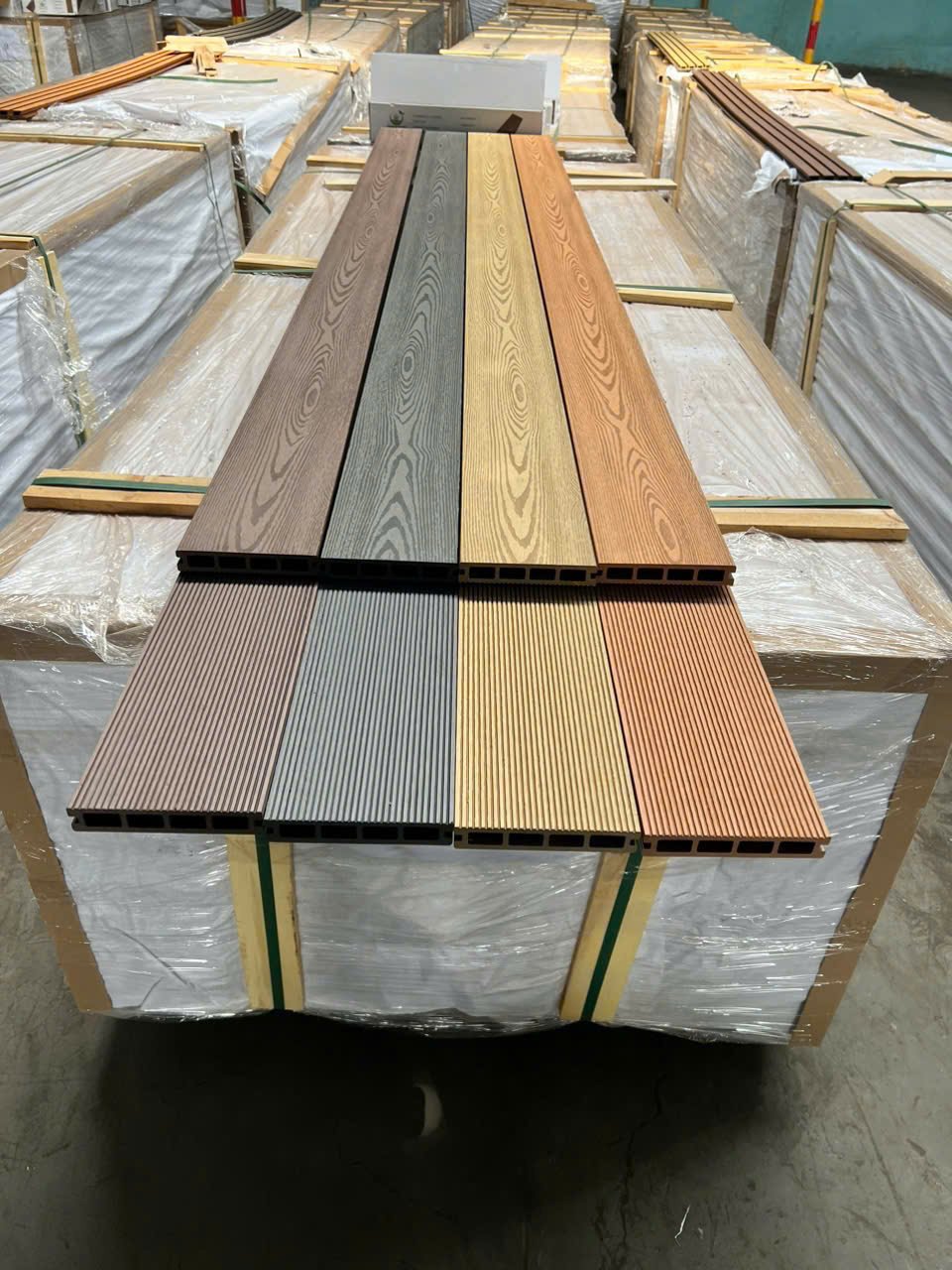 Sàn gỗ ngoài trời CEX-D145H25 - Dòng lỗ vuông 3D/2D